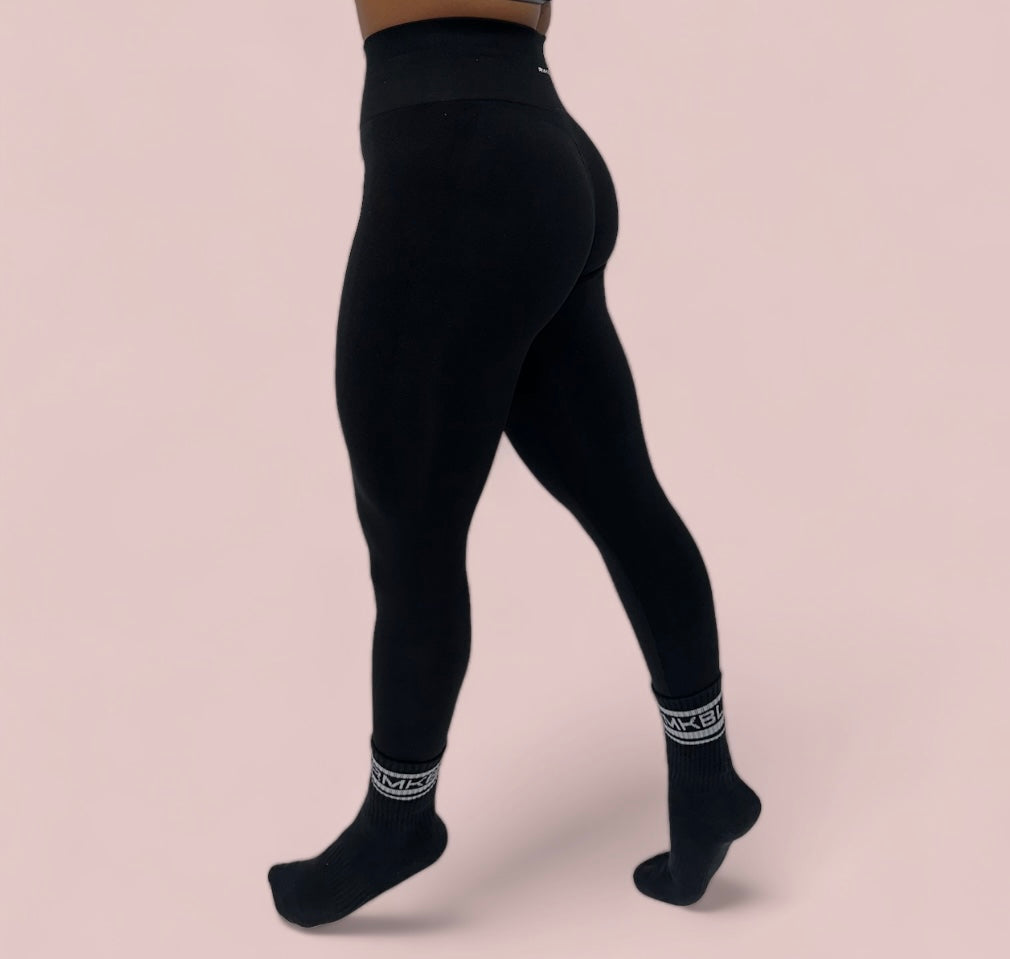 Strikingly Seamless Leggings