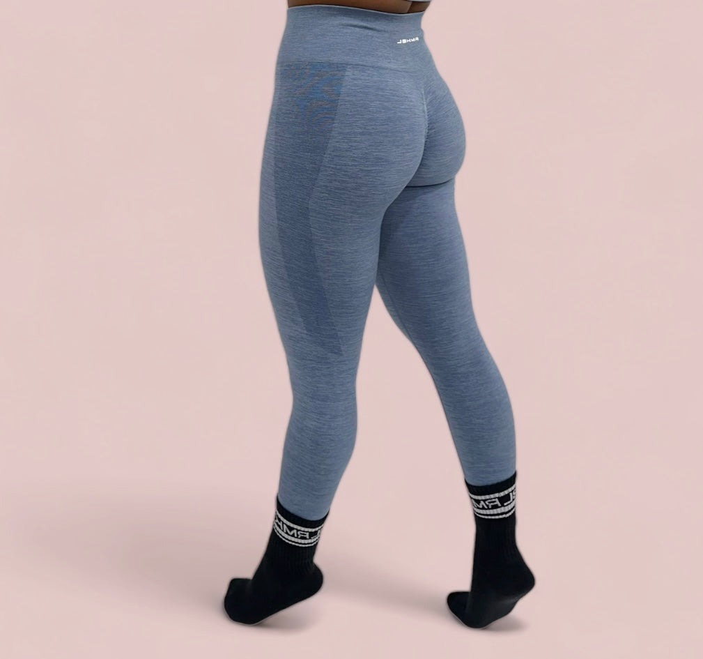 Strikingly Seamless Leggings
